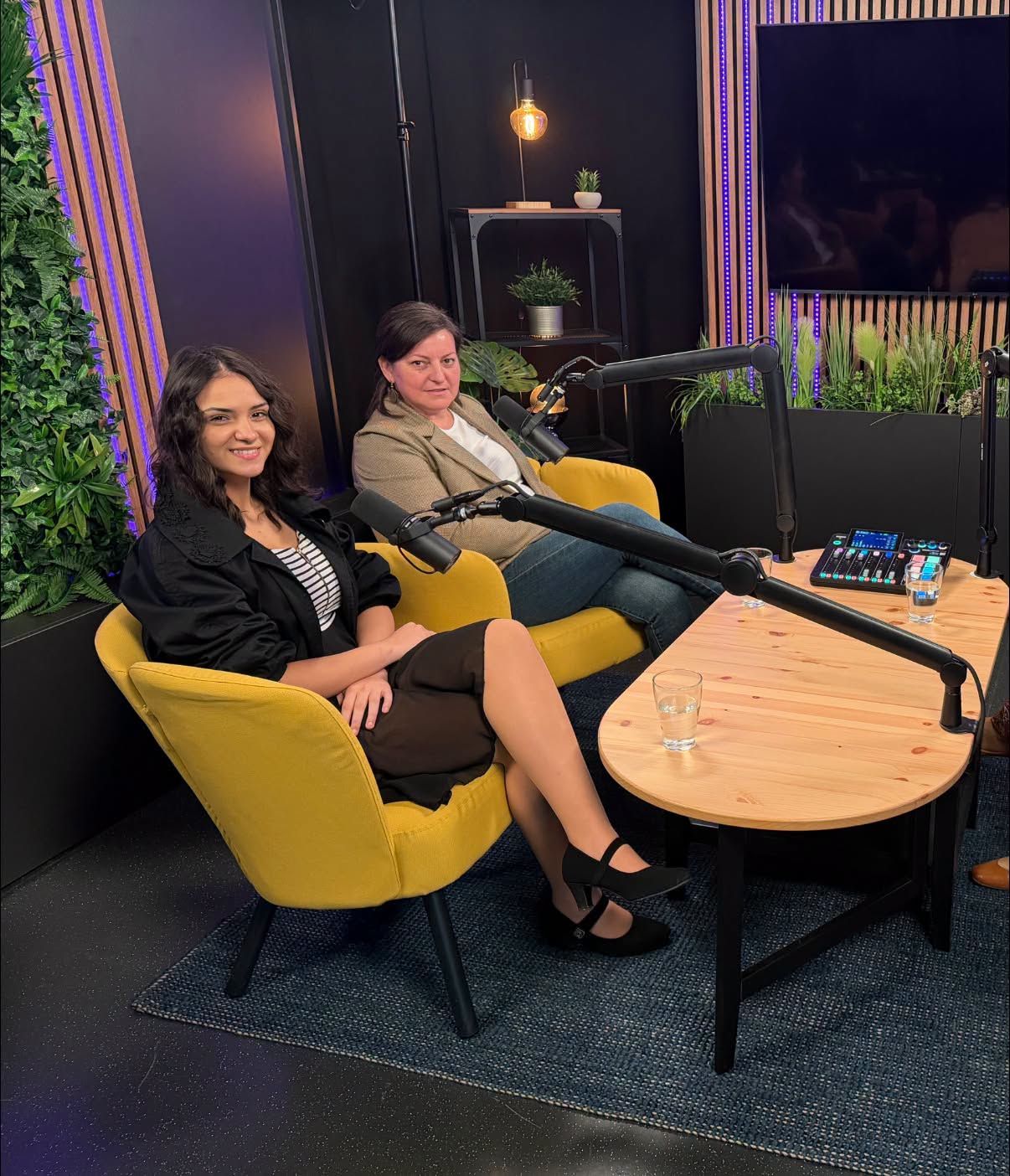 MSZCENTRUMPERCEK A STÚDIÓBÓL 🎬🎙️👫👭KORTÁRS SEGÍTŐ PROGRAM